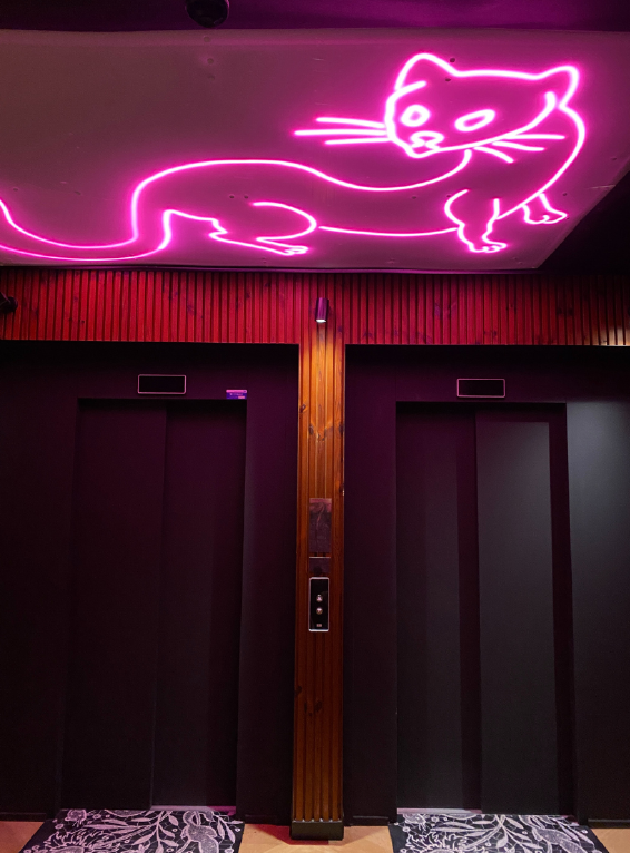 Néon pour Mama Shelter, réalisé par Atelier Gambetta